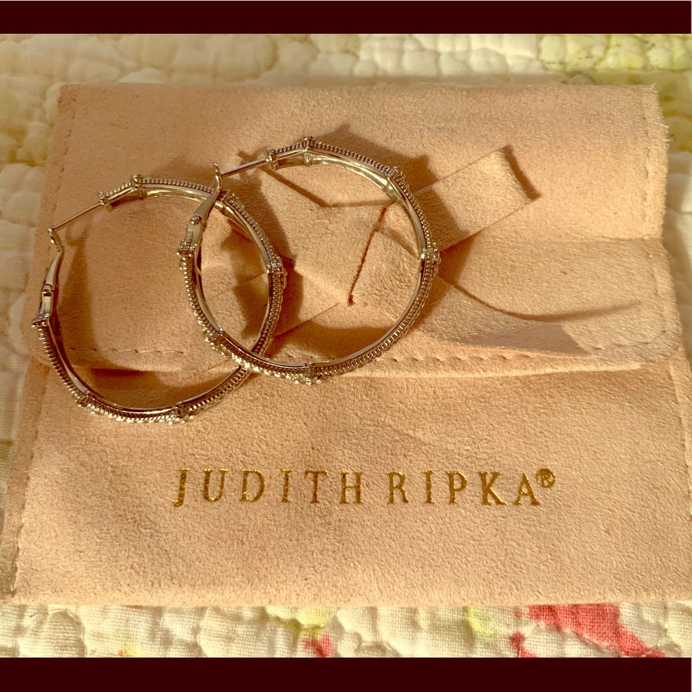 Judith Ripka Sterling Silver hoop  earrings ❤️❤️